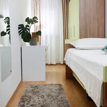 Mist 2 Apartment Split